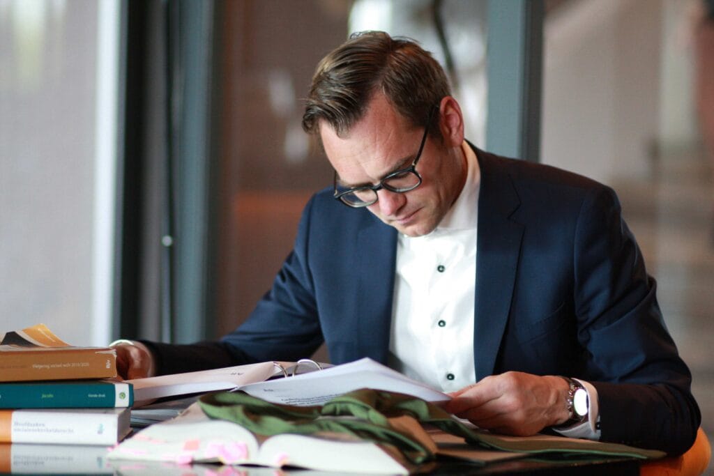 Rechten bij ontslag zijn ingewikkeld. Daarom leg ik ontslagregels voor werknemers met een tijdelijk of vast contract graag uit.