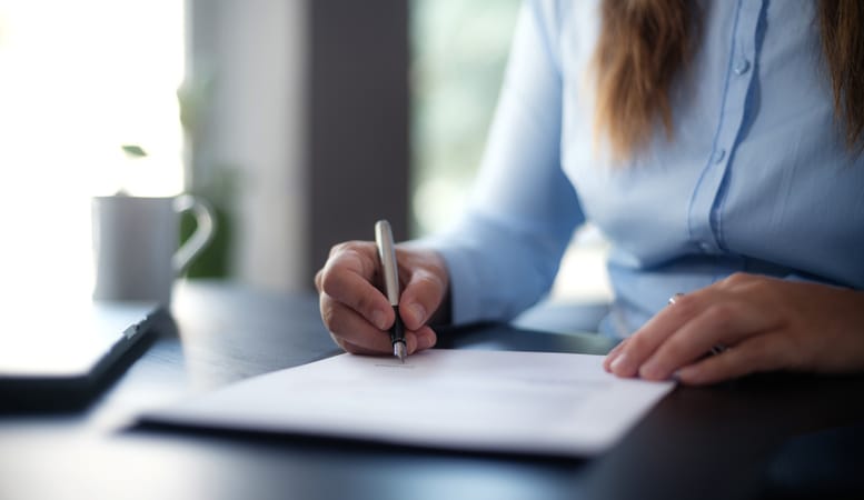 Arbeidsjurist geeft uitleg over een vaststellingsovereenkomst.